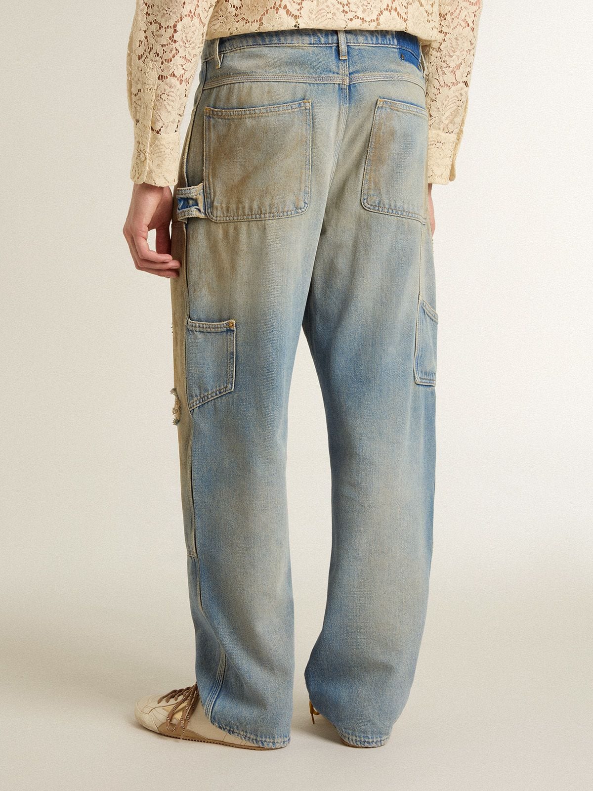 Golden Goose - Jeans da uomo con lavaggio sabbia dall'effetto distressed in 