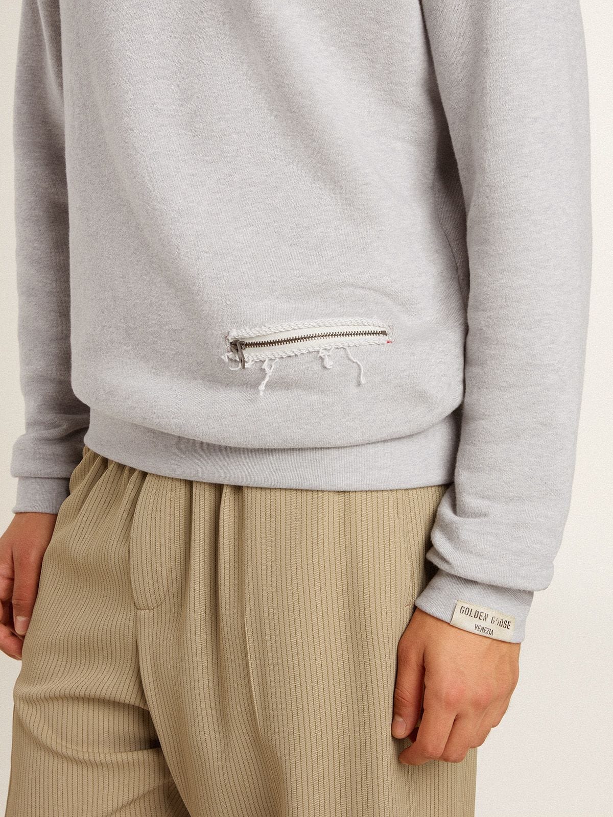 Golden Goose - Men’s gray round neck sweatshirt with contrast stitching  in 