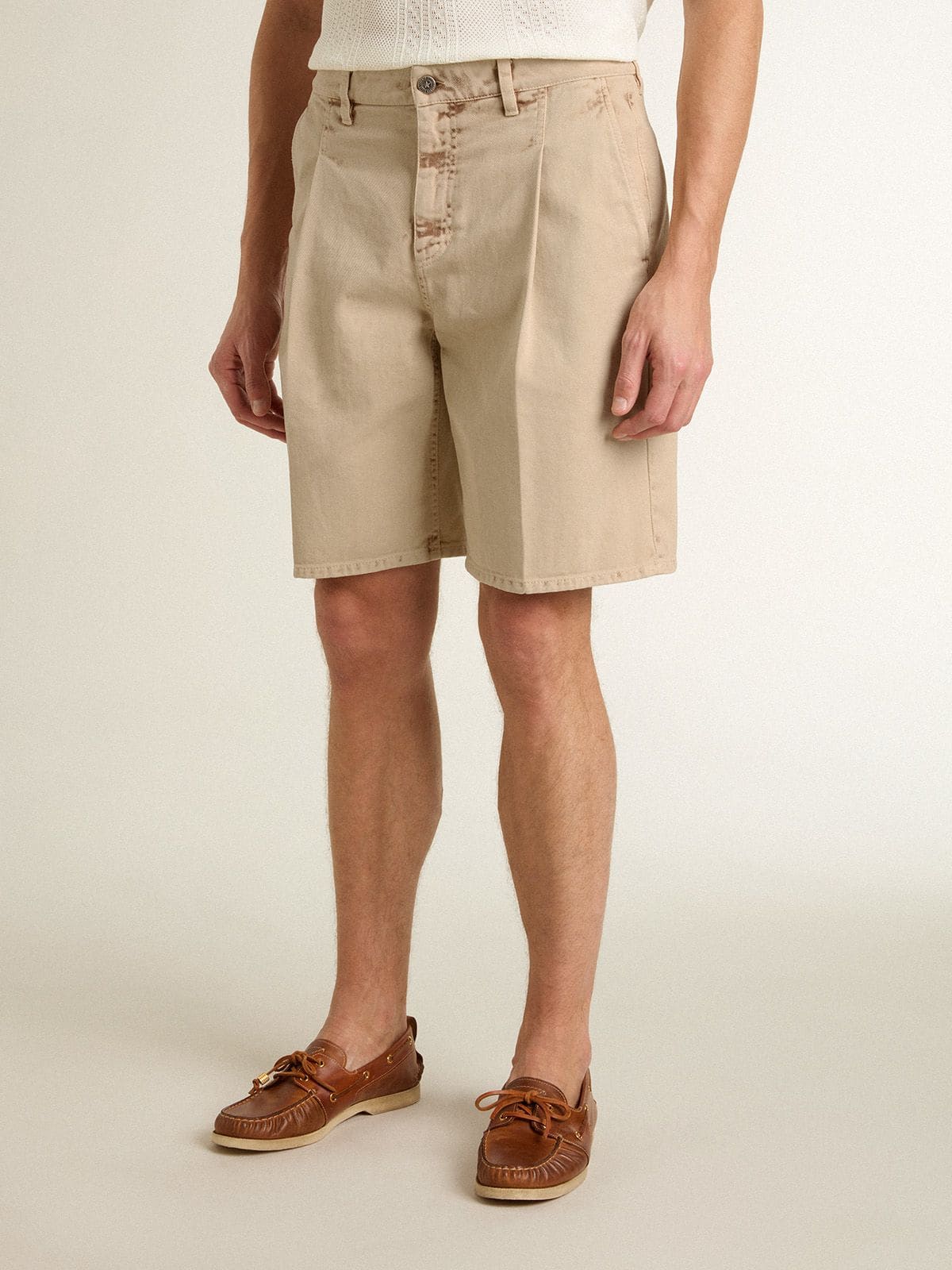 Golden Goose - Bermuda da Uomo in denim color beige con finitura effetto lived-in in 