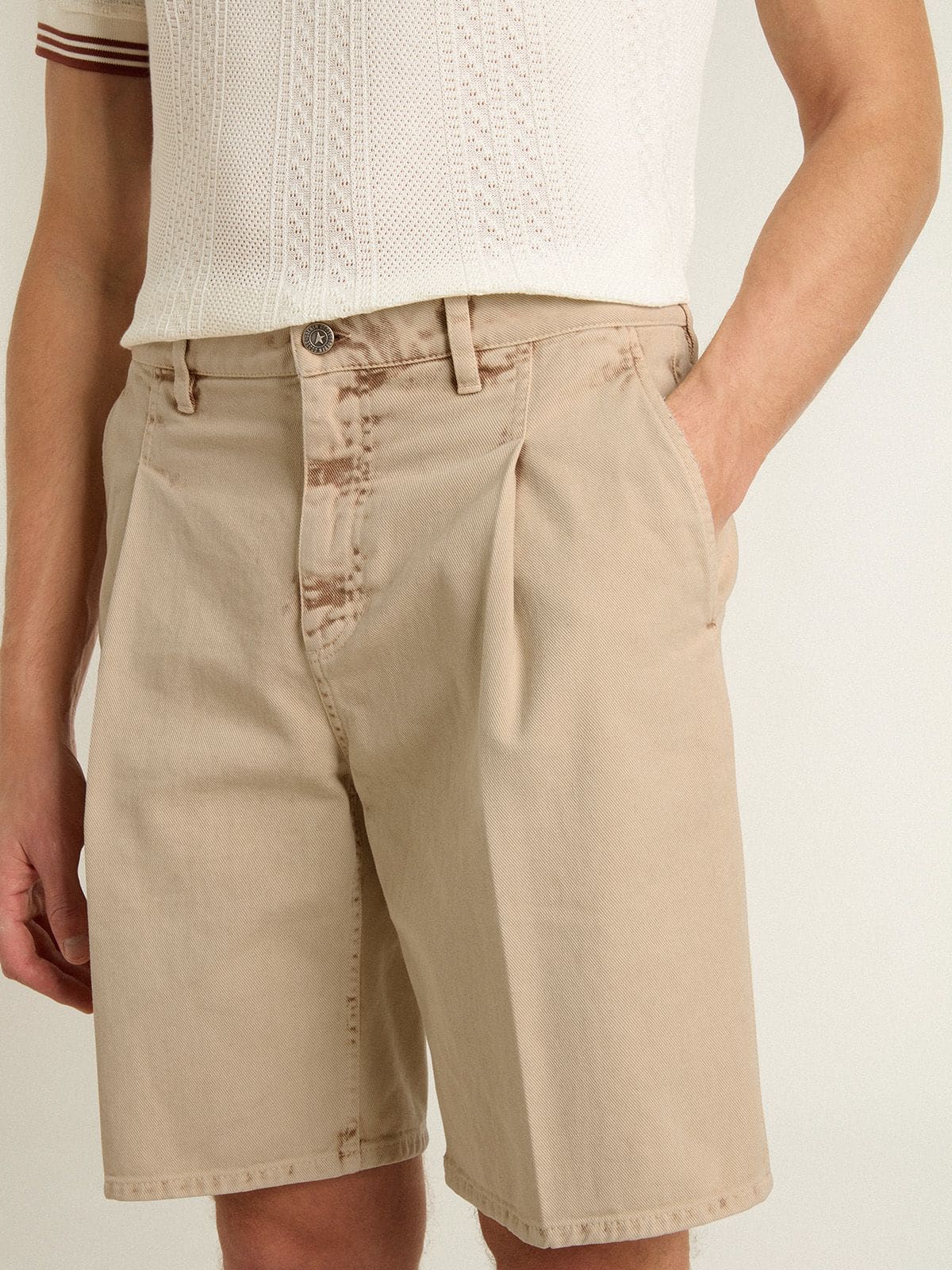 Golden Goose - Bermuda da Uomo in denim color beige con finitura effetto lived-in in 