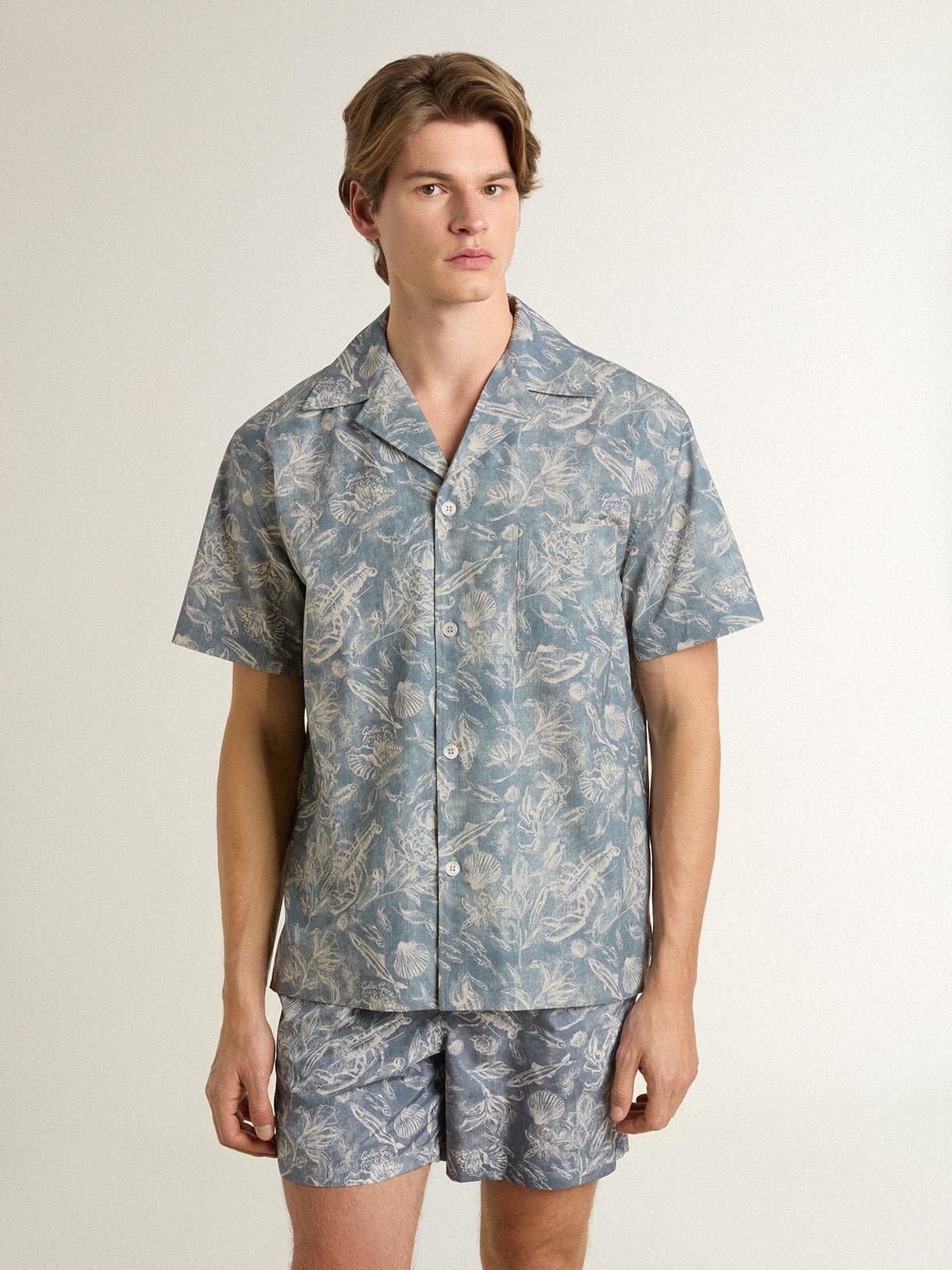 Men's short-sleeved pajama-style poplin shirt with a blue and white marine print