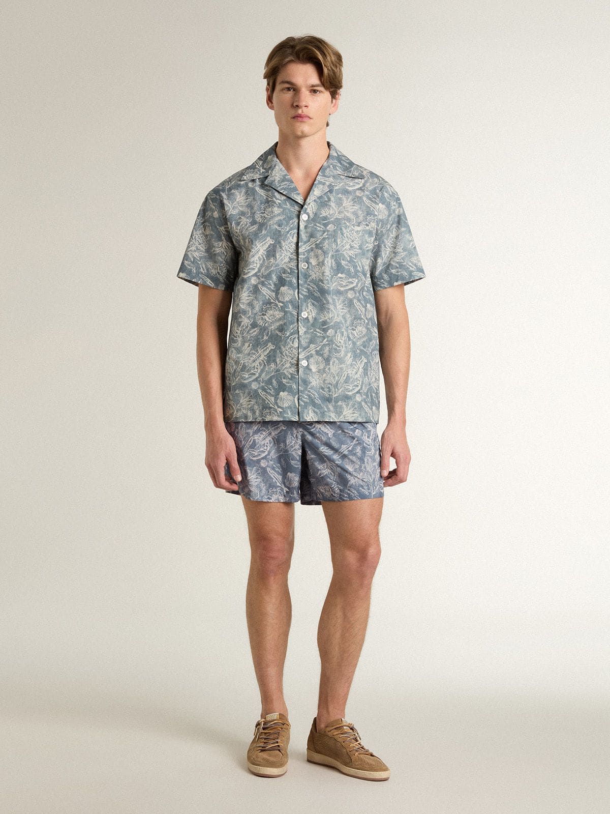 Golden Goose - Men's short-sleeved pajama-style poplin shirt with a blue and white marine print in 