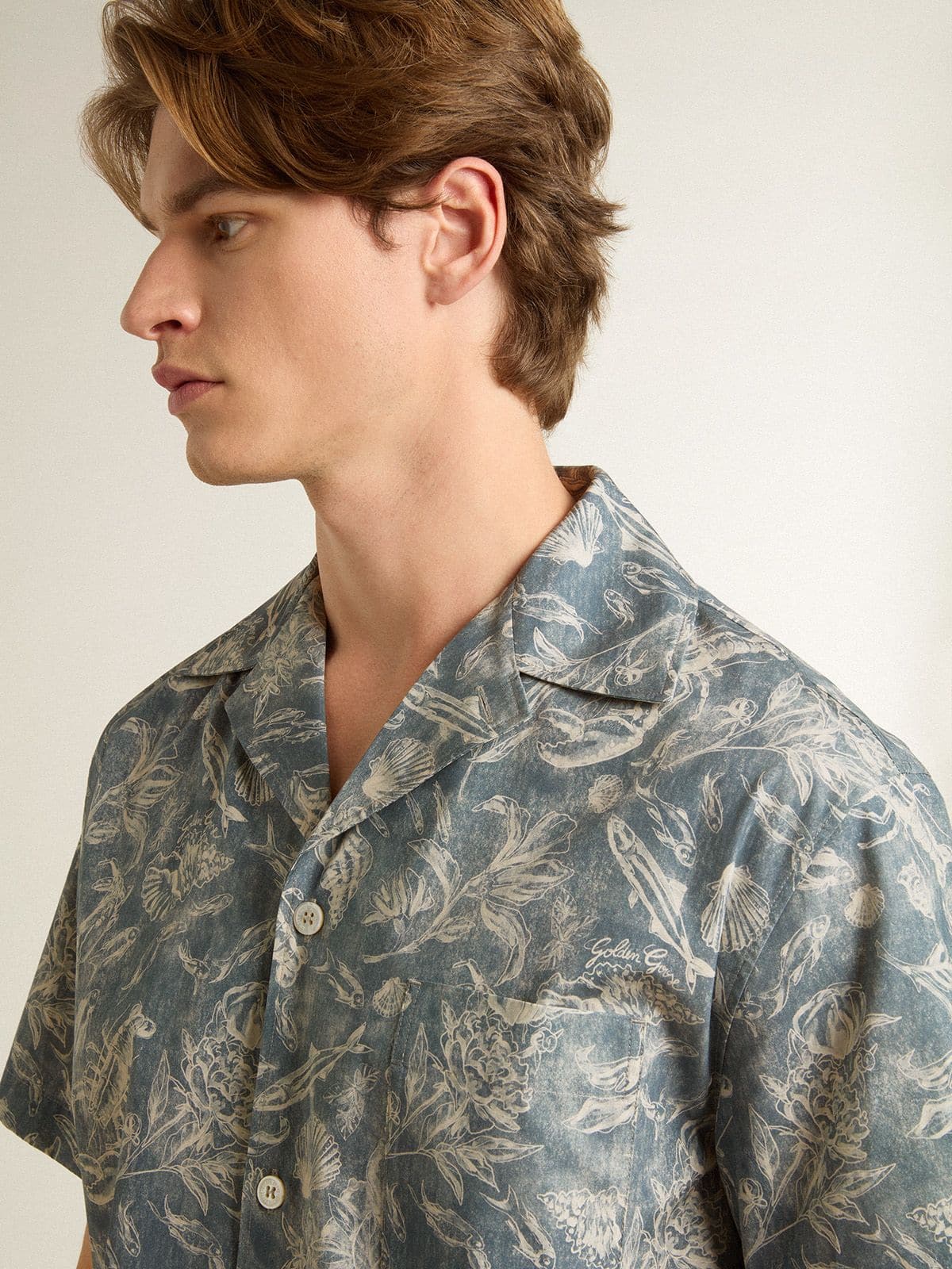 Golden Goose - Men's short-sleeved pajama-style poplin shirt with a blue and white marine print in 