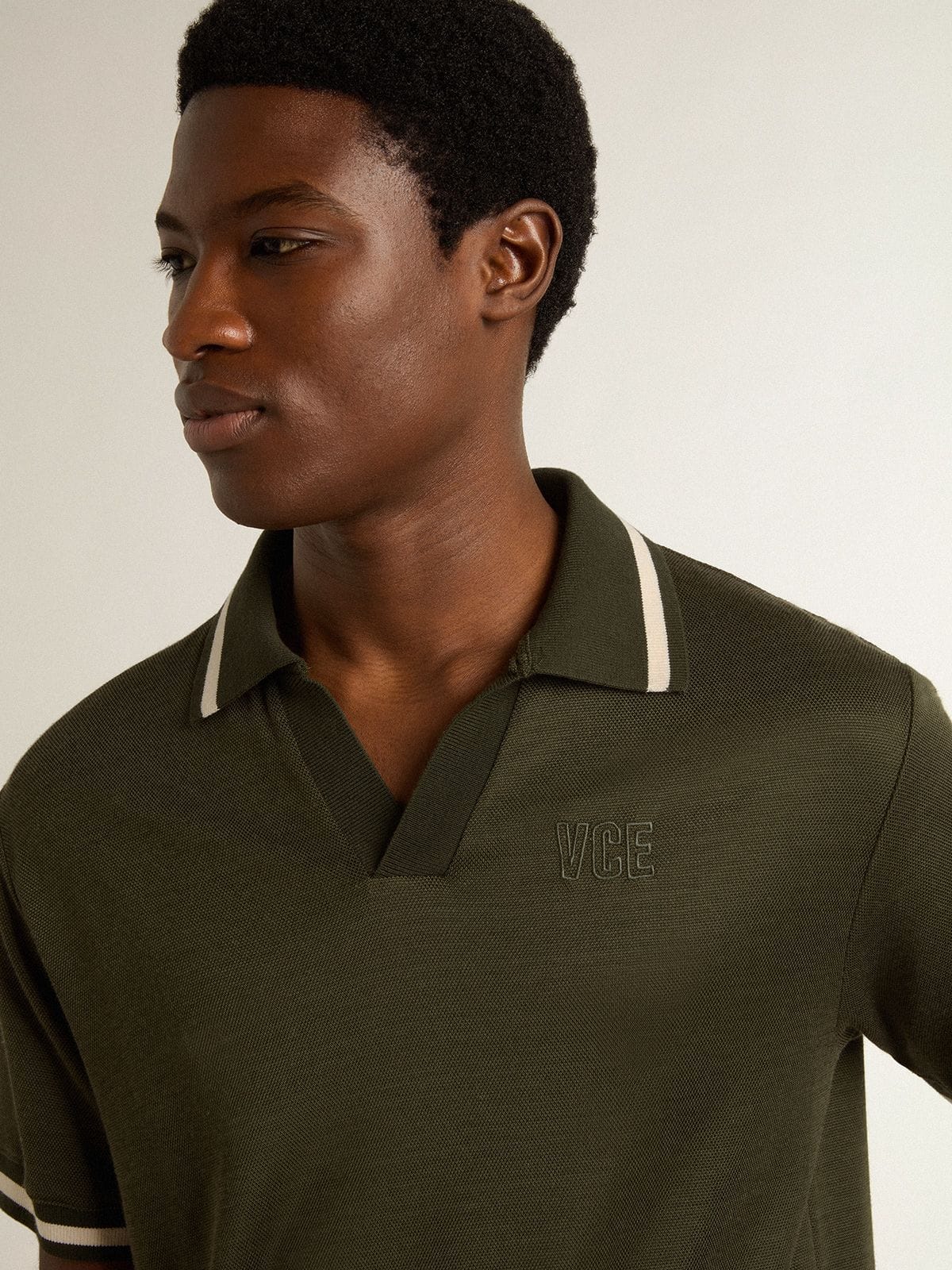 Golden Goose - Polo in jersey da uomo color verde militare con ricamo in 
