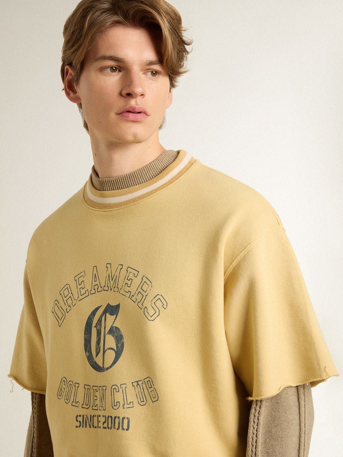 Golden Goose - Oversized Herren-T-Shirt aus gelber Baumwolle mit blauem Print   in 