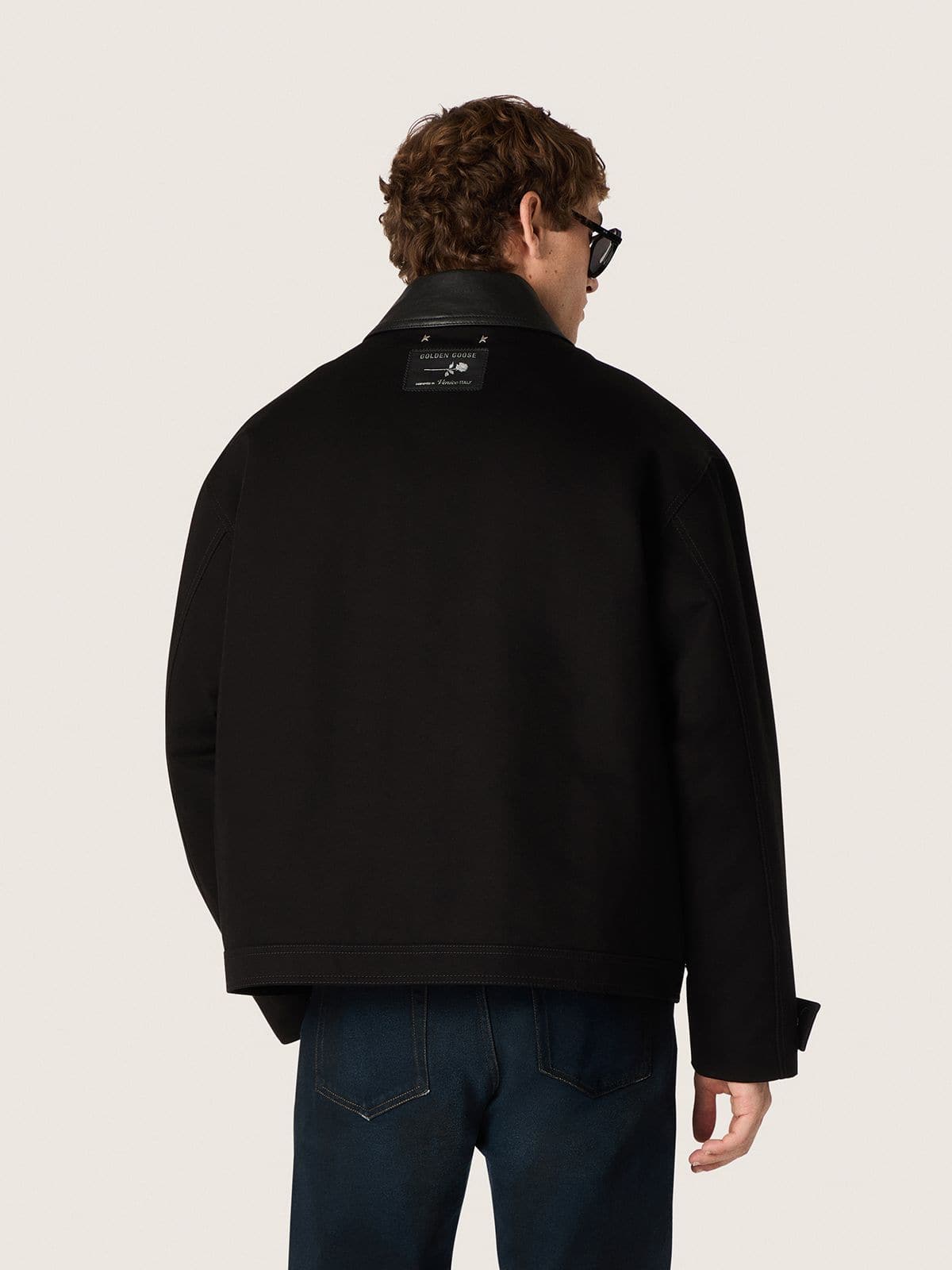 Golden Goose - Wattierte Herrenkurzjacke aus schwarzer Baumwolle mit Lederkragen in 