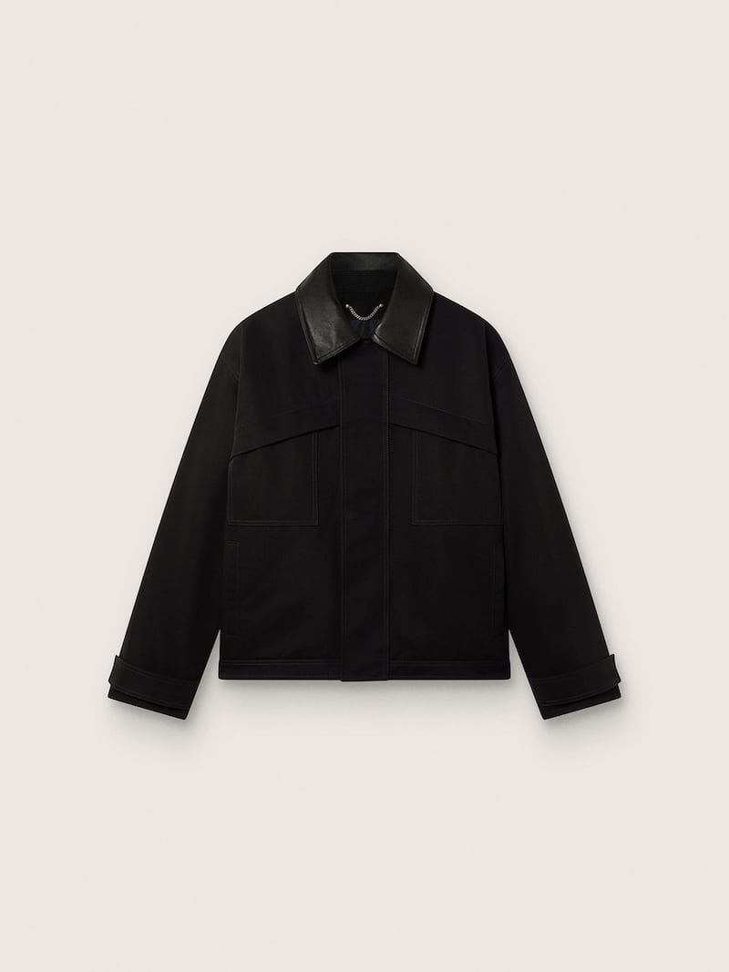 Men's short padded jacket in black cotton with leather collar