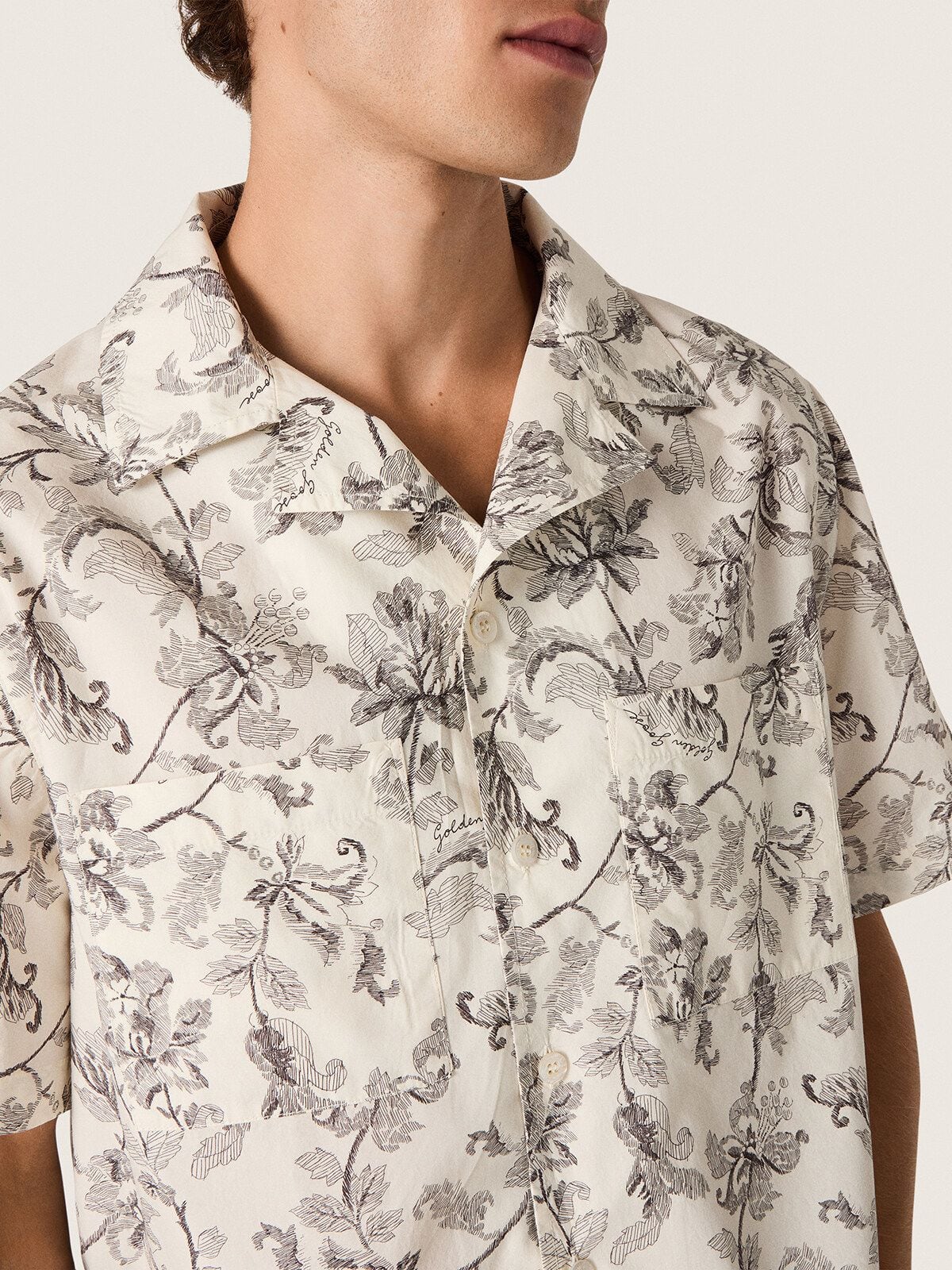 Golden Goose - Camicia a maniche corte da Uomo in cotone con stampa floreale bianca e nera in 