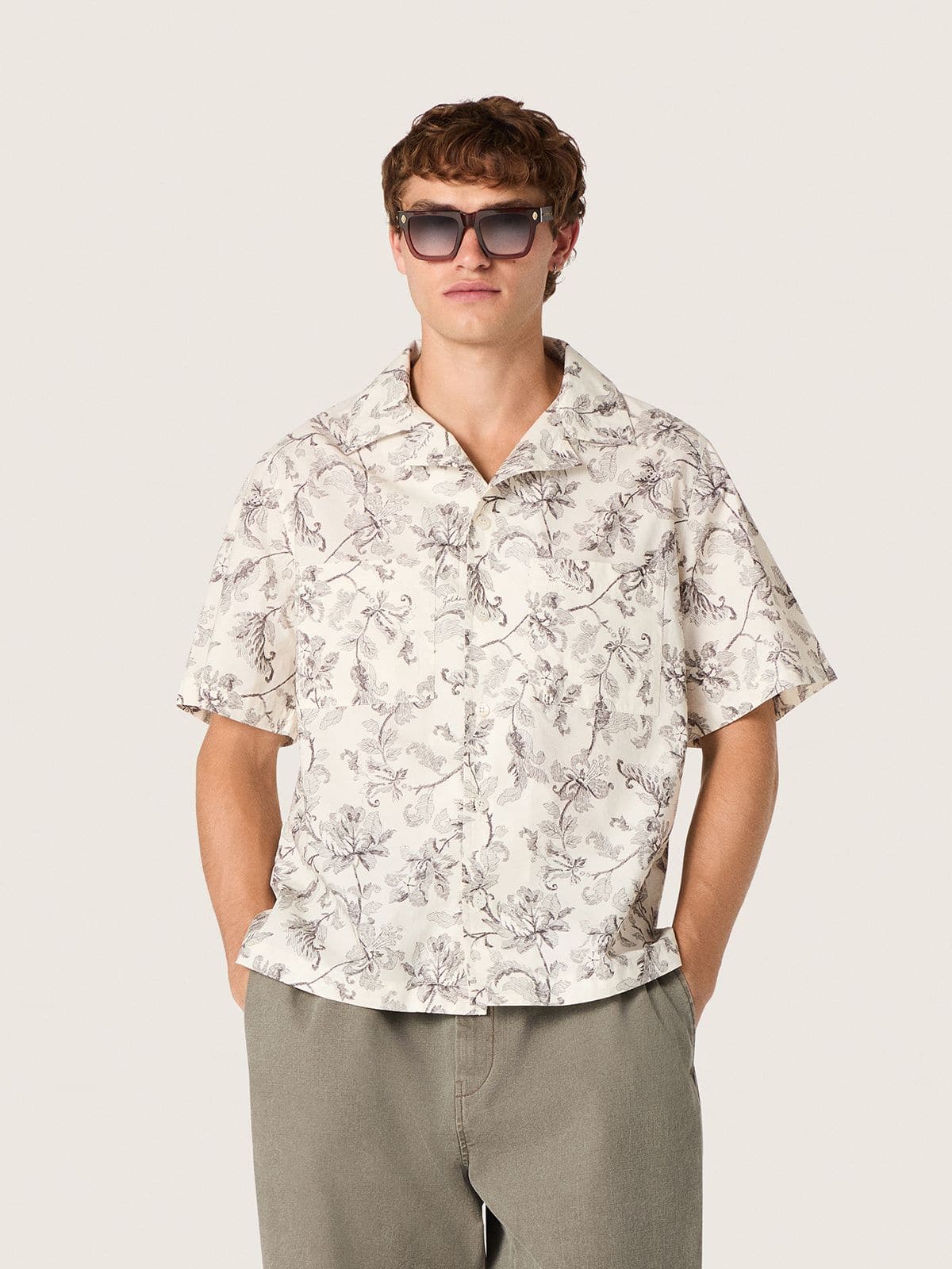 Golden Goose - Camicia a maniche corte da Uomo in cotone con stampa floreale bianca e nera in 