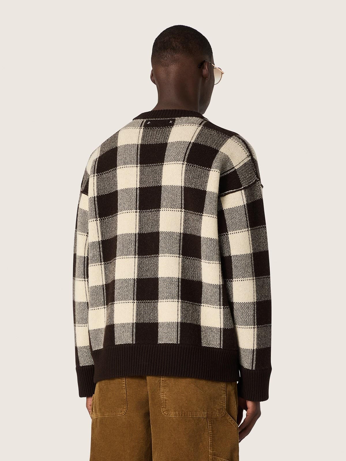 Golden Goose - Herrenpullover aus Wolljacquard mit Karos in Dunkelbraun und Sahnewei&szlig; in 