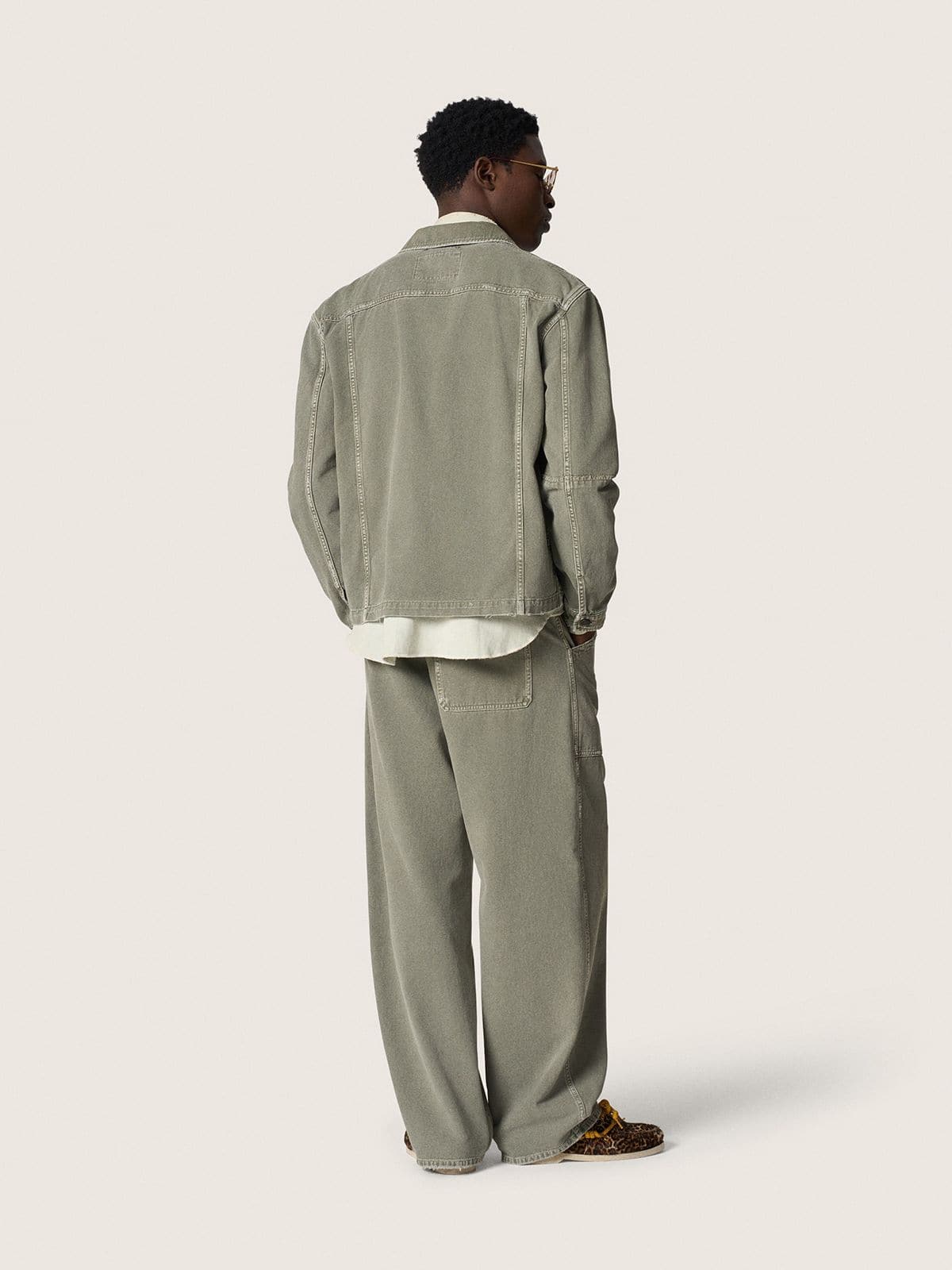 Golden Goose - Pantaloni cargo da uomo in twill di cotone verde fumo in 