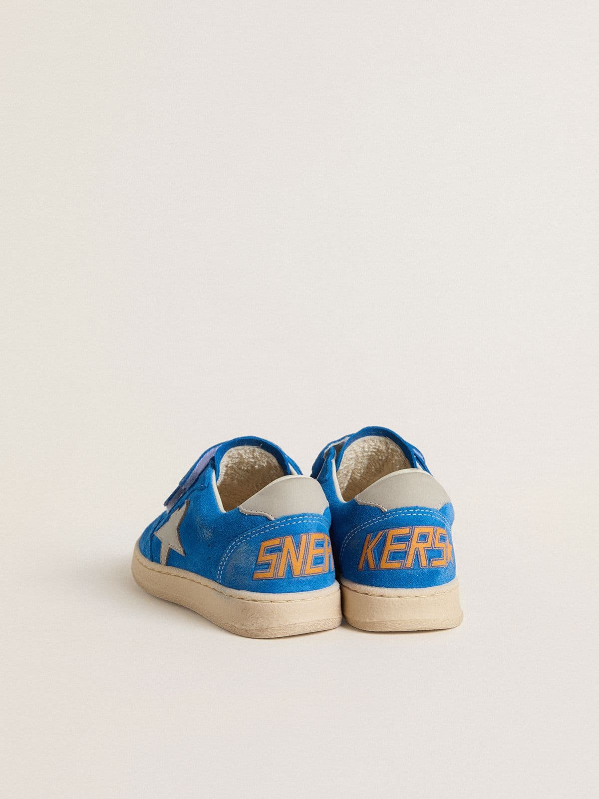 Golden Goose - Ball Star Teen en daim bleu clair avec étoile et contrefort en cuir nubuck gris in 
