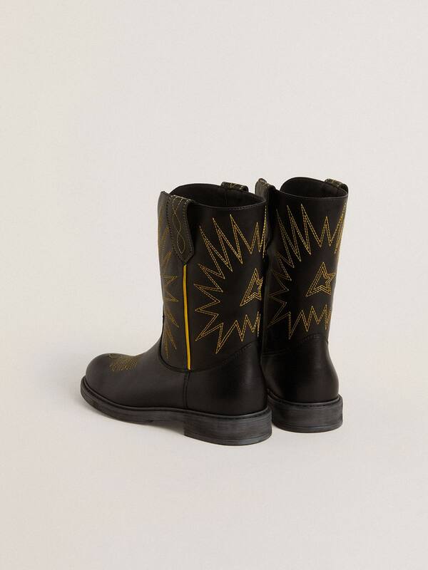 Golden Goose - Wish Teen boots in black leather with yellow star embroidery in 