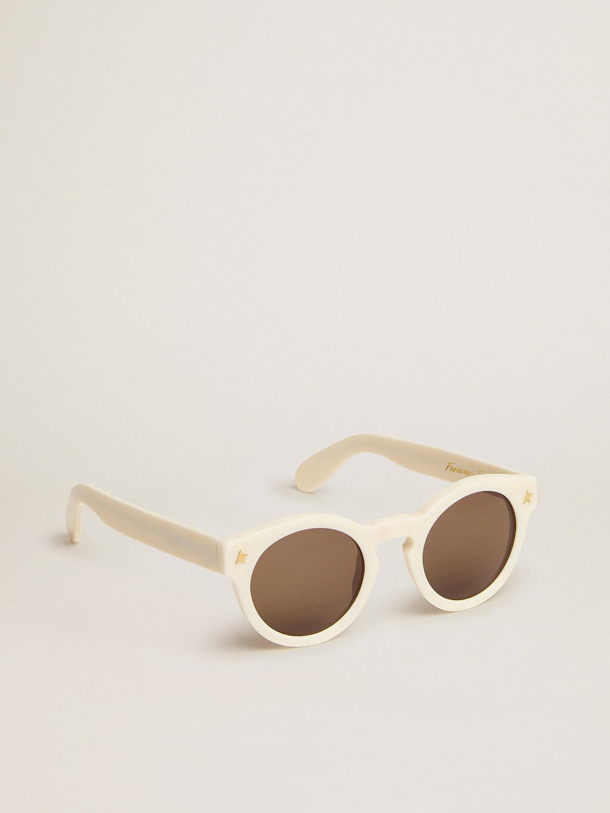 Lunettes de soleil Panthos avec monture blanche et details dores Golden Goose