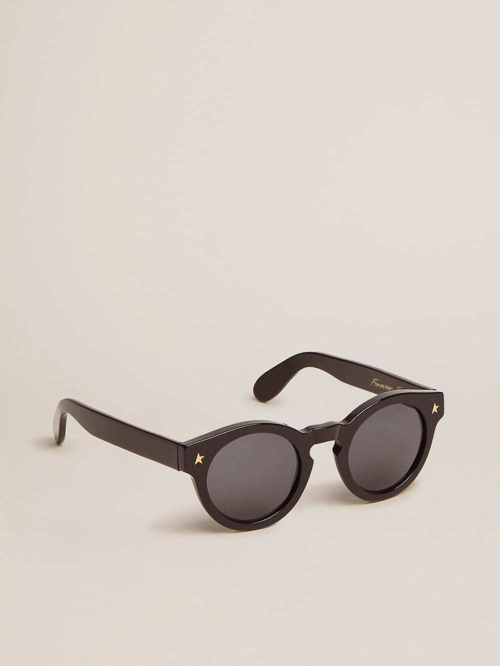 Golden Goose - Óculos de sol modelo Panthos com armação preta e detalhes dourados in 