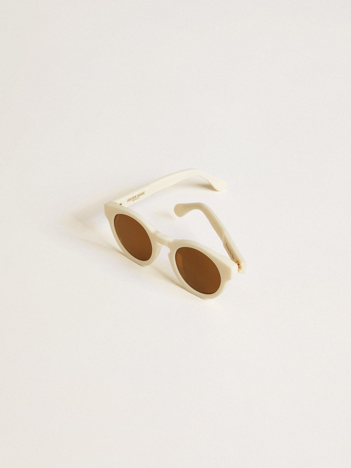 Golden Goose - Square-style Panthos sunglasses with beige frame and gold details in 