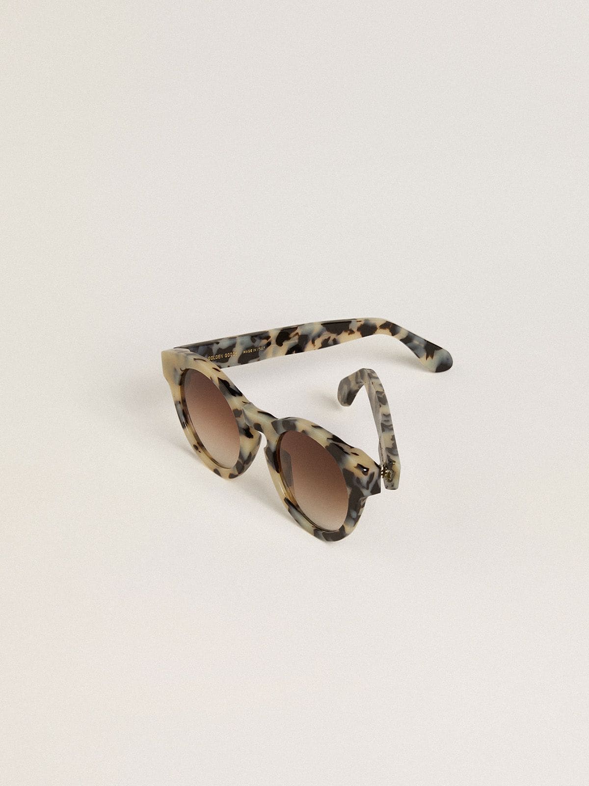 Golden Goose - Cameron-style sunglasses with a tortoiseshell pattern  in 