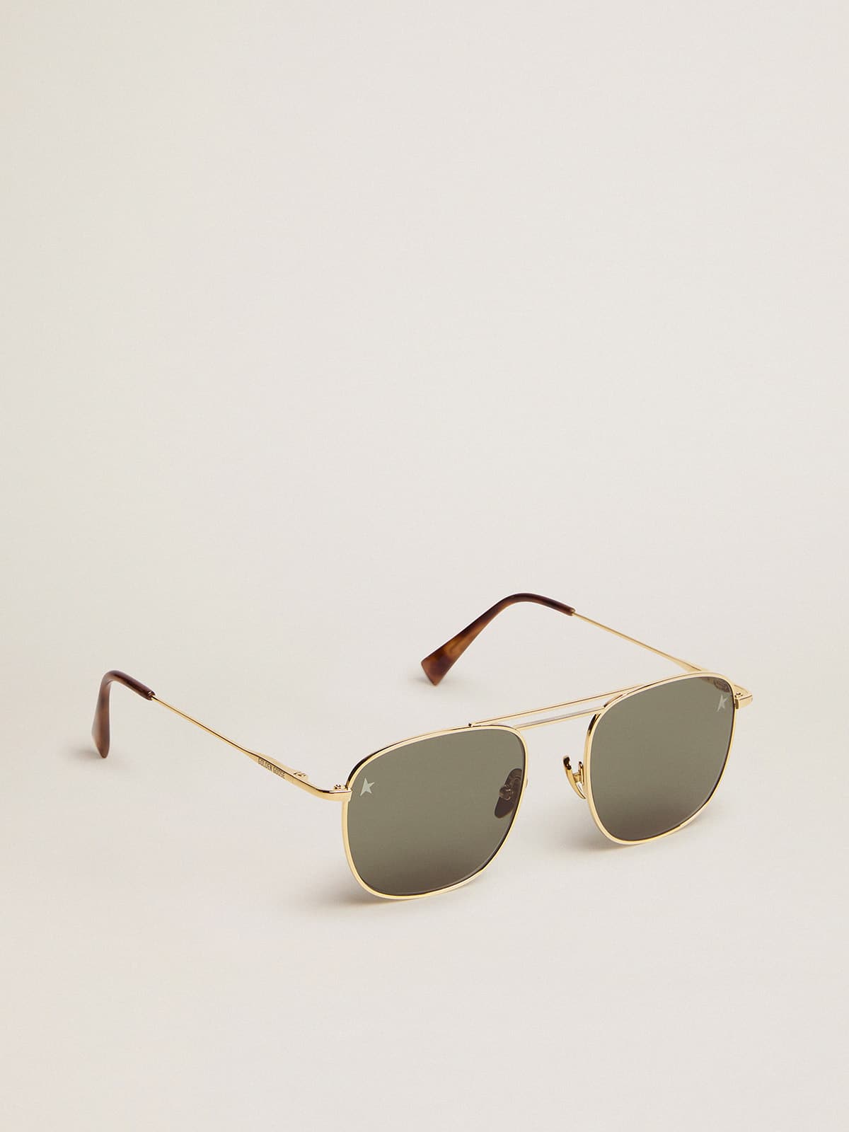 Lunettes de soleil aviateur avec monture doree et verres couleur verte Golden Goose