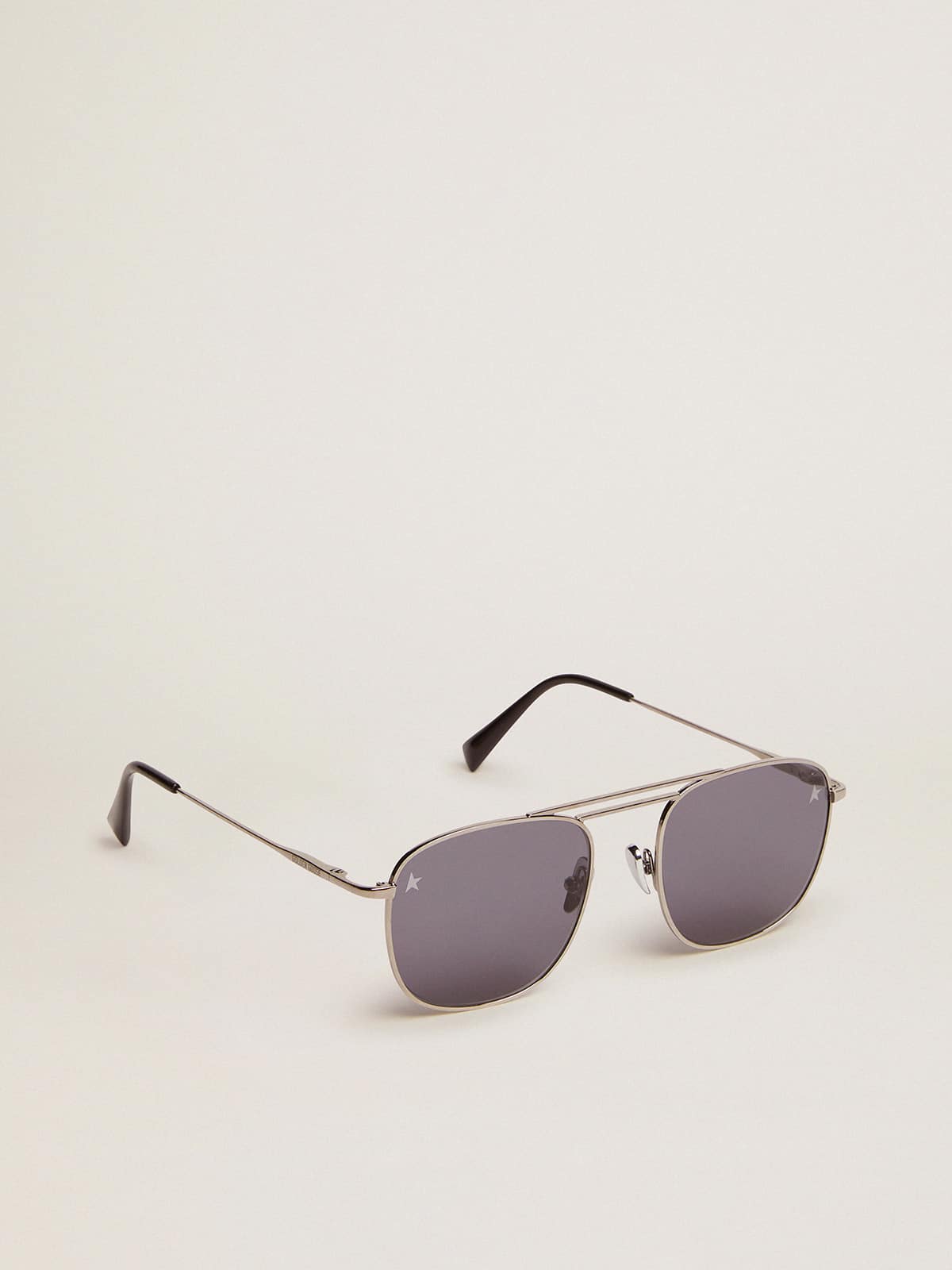 Golden Goose - Lunettes de soleil aviateur Roger avec monture noire et verres noirs in 