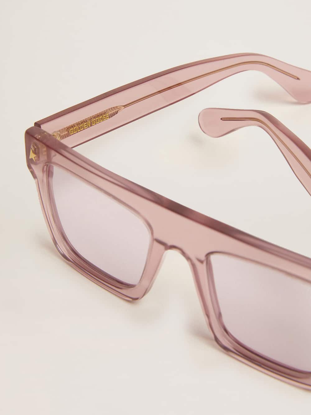 Golden Goose - Sunframe Jamie modello square con montatura rosa trasparente e lenti rosa in 