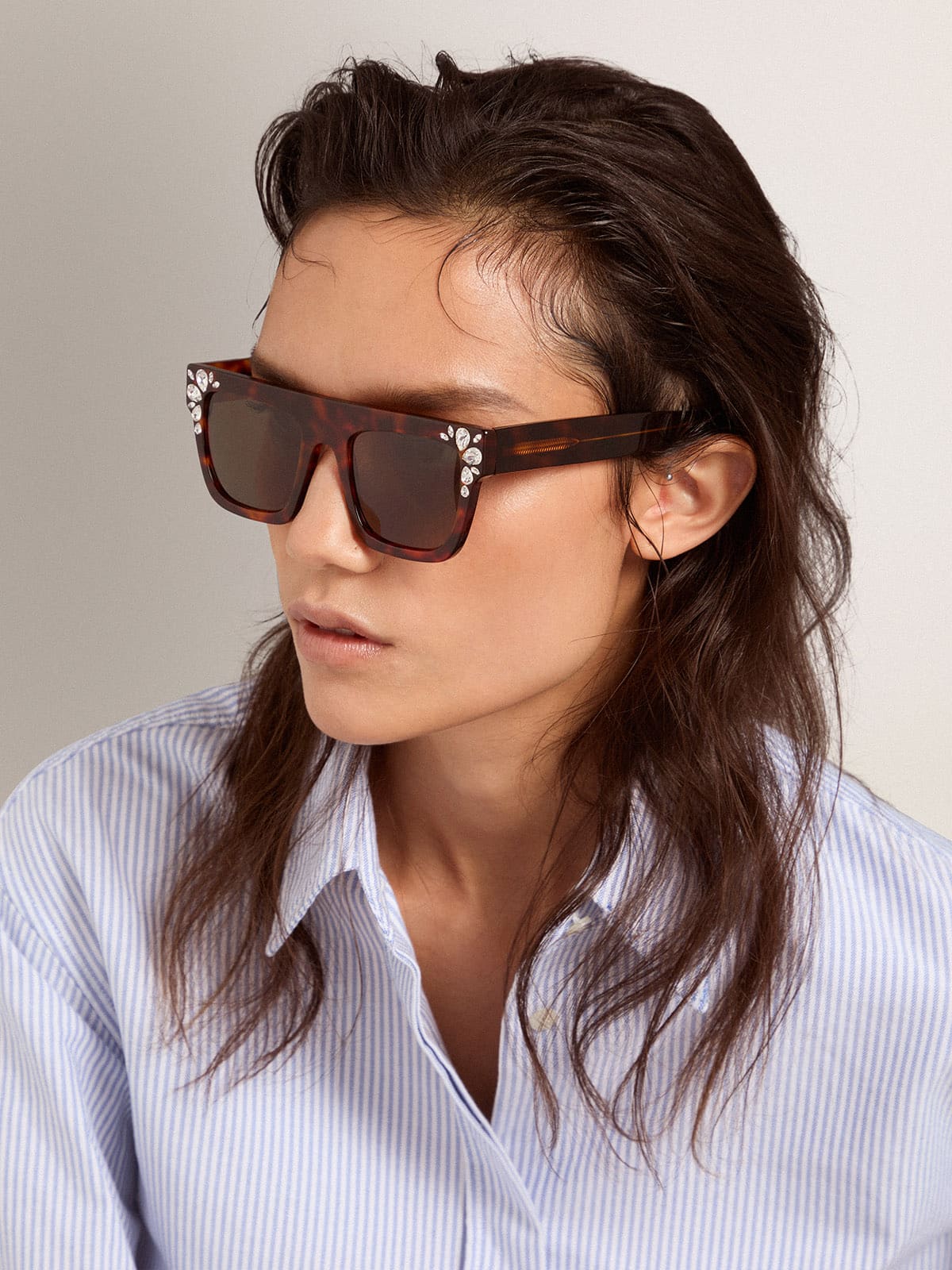 Golden Goose - Quadratische Sonnenbrille mit havannafarbenem Rahmen und Kristallen in 