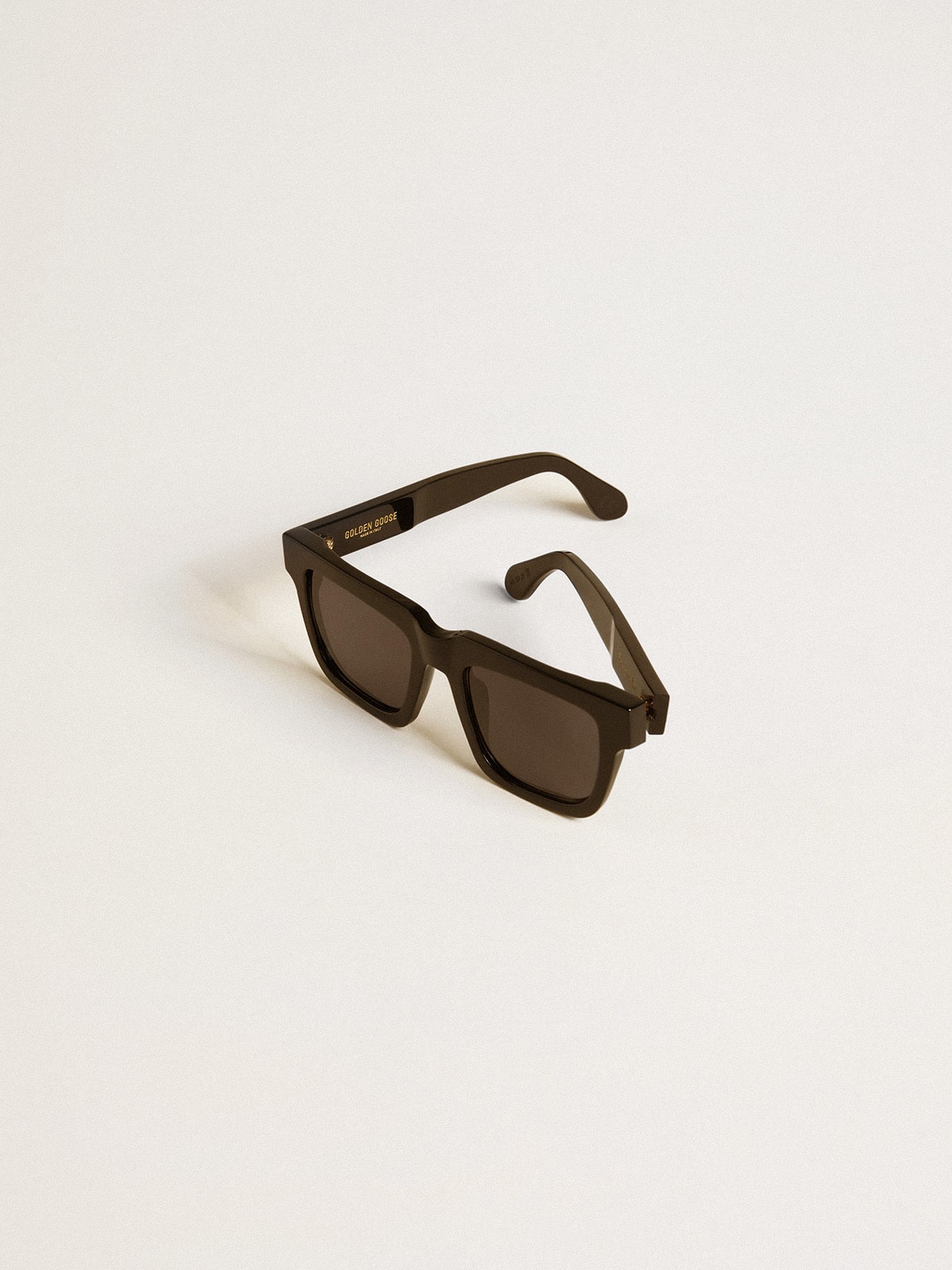 Golden Goose - Square-style Jamie sunglasses with black frame and gold logo in 