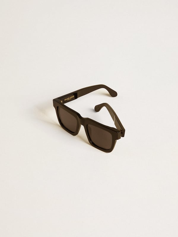 Golden Goose - Square-style Jamie sunglasses with black frame and gold logo in 