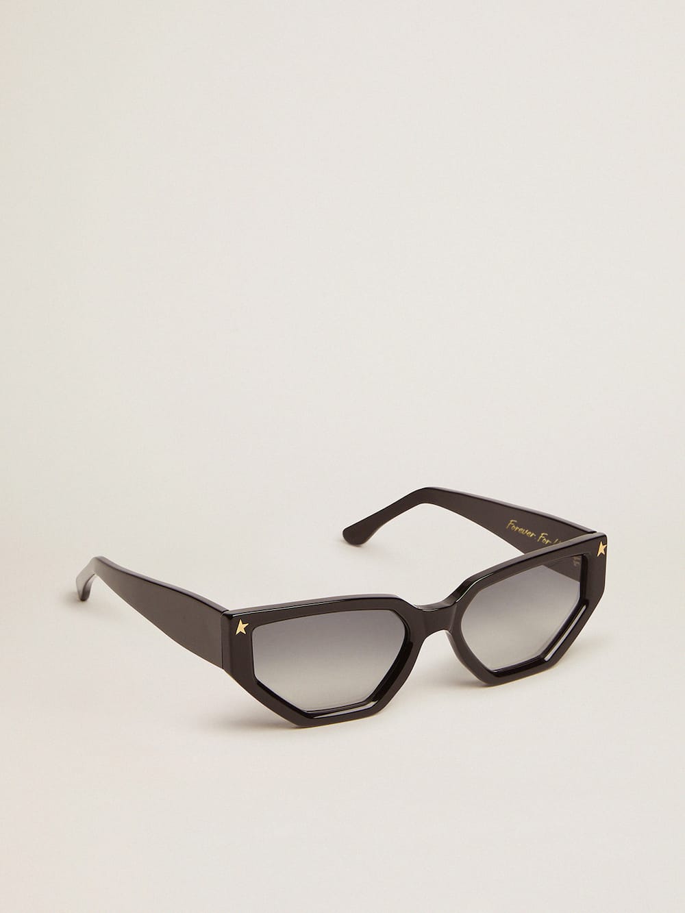 Golden Goose - Óculos de sol Jackie modelo retangular com armação preta e detalhes dourados in 