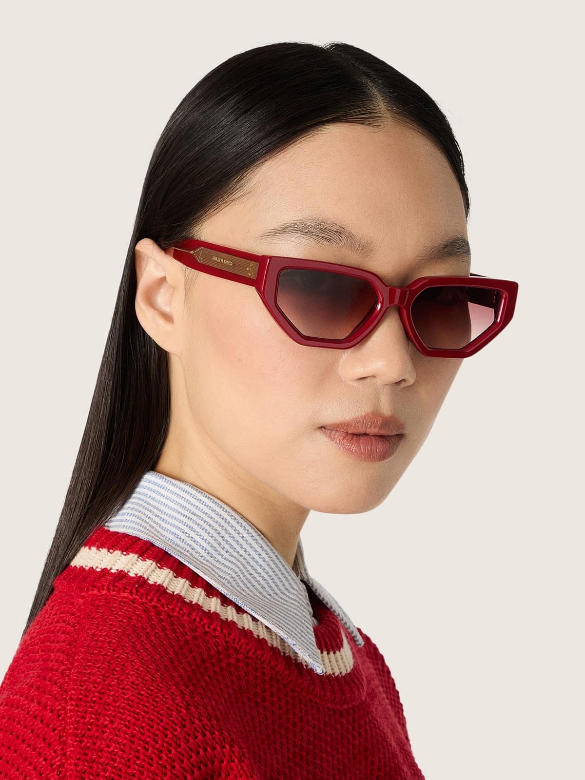 Golden Goose - Gafas de sol modelo rectangular Jackie con montura y lentes rojas in 