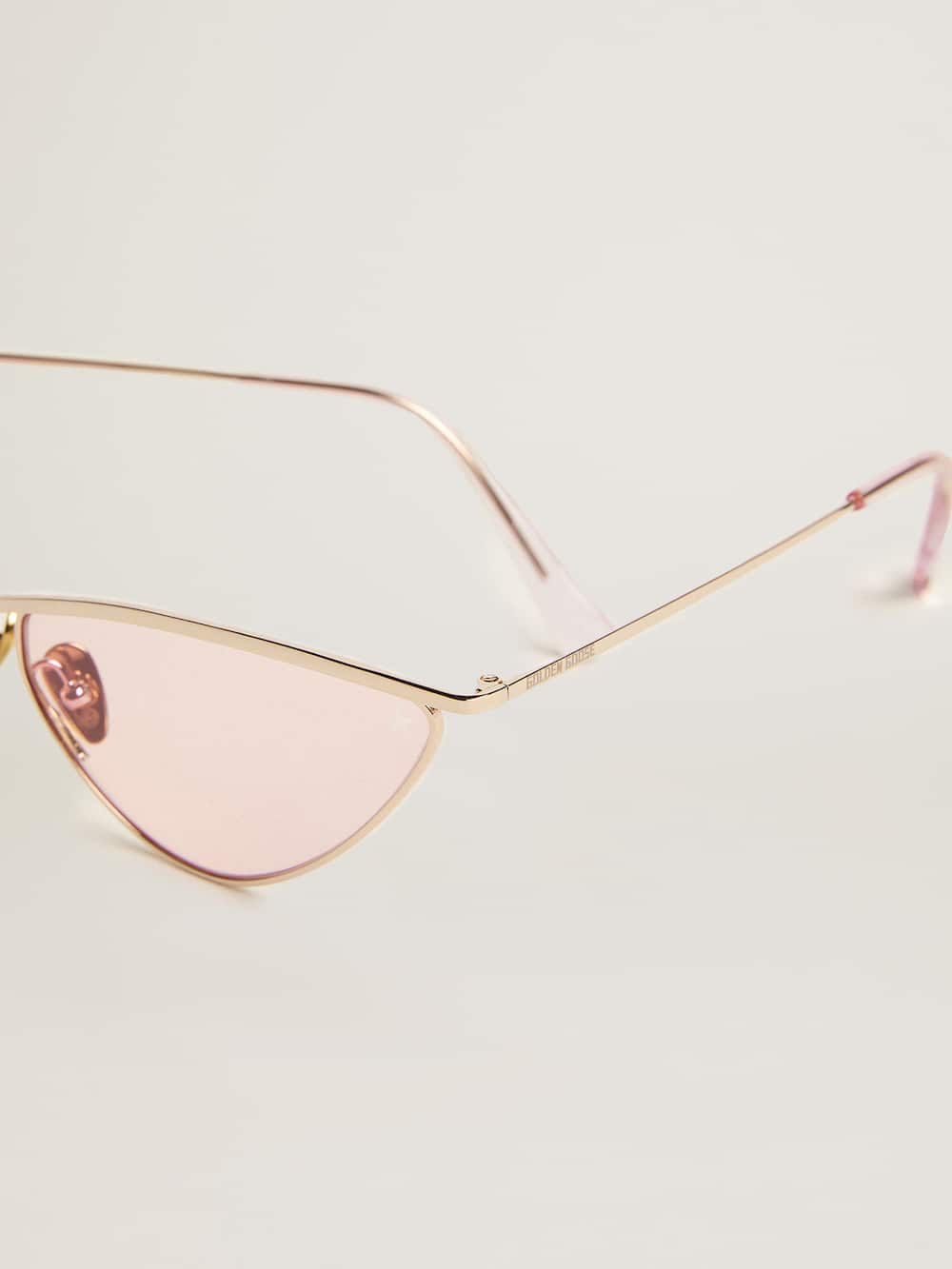 Golden Goose - Sonnenbrille im Cat-Eye-Stil mit rosa Rahmen und Gläsern in 