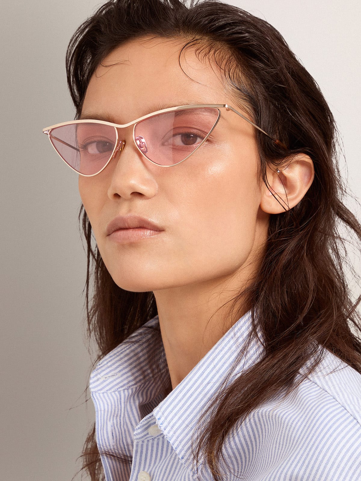 Sunframe cat-eye style with pink frame and lenses | Golden Goose