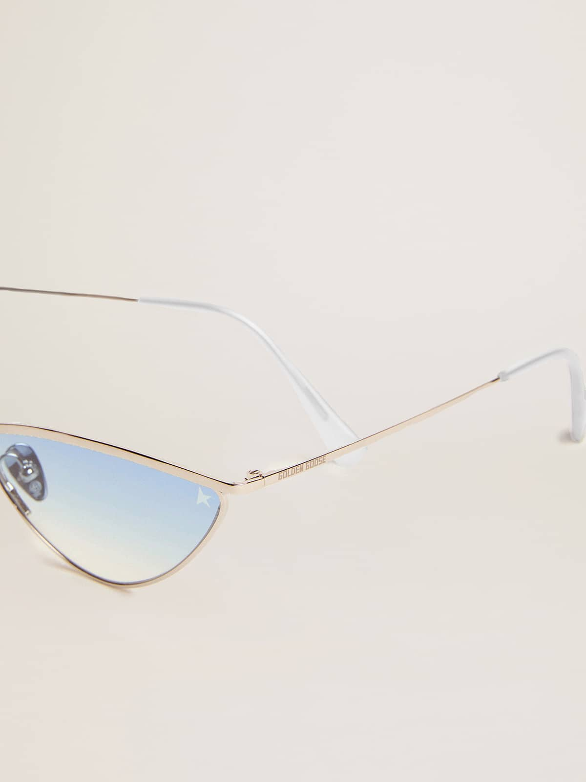 Golden Goose - Sunglasses cat-eye style with silver frame and blue lenses in 