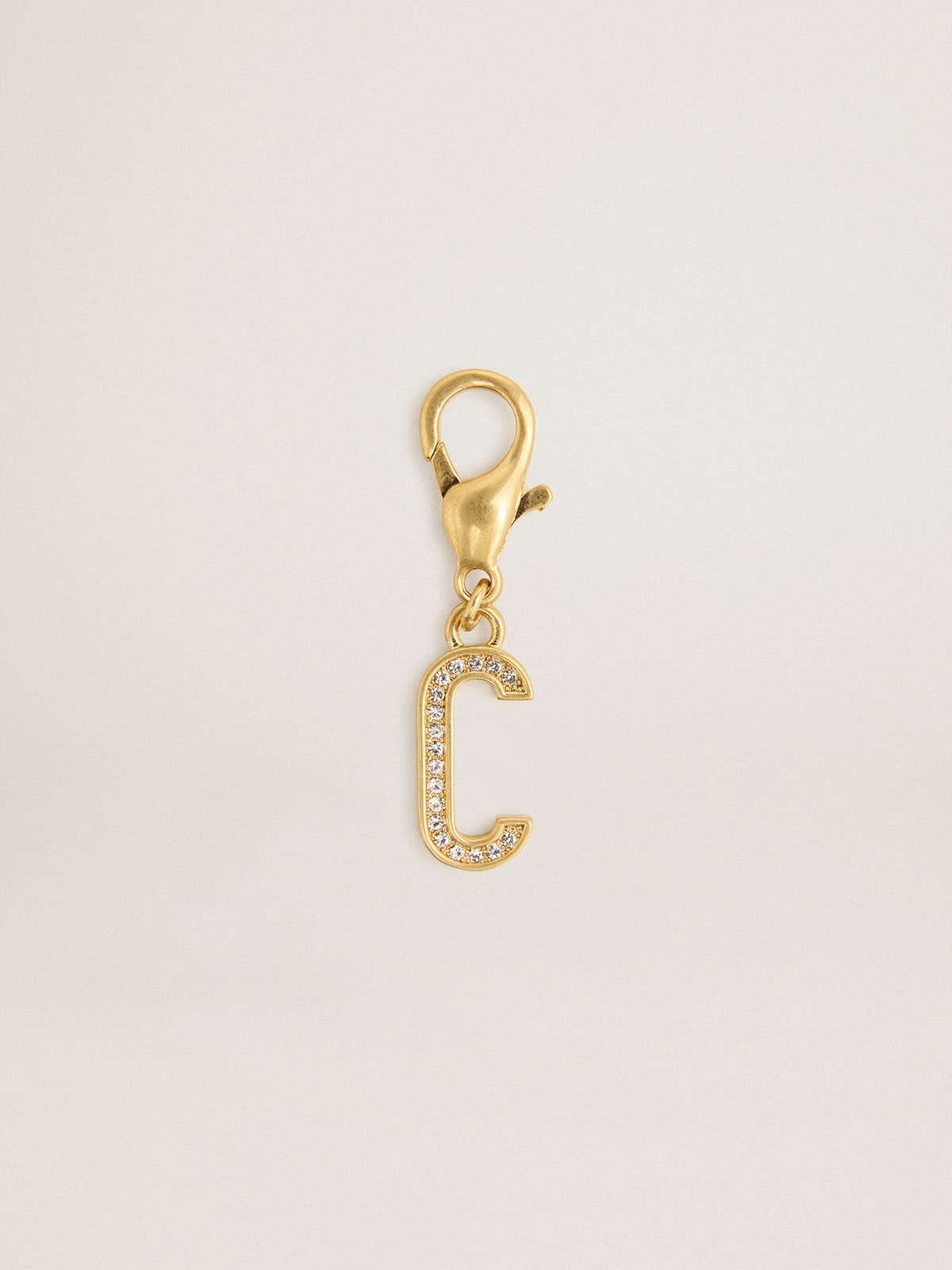 Golden Goose - Charm aus goldfarbenem Messing in Form des Buchstabens C mit Glassteinchen in 