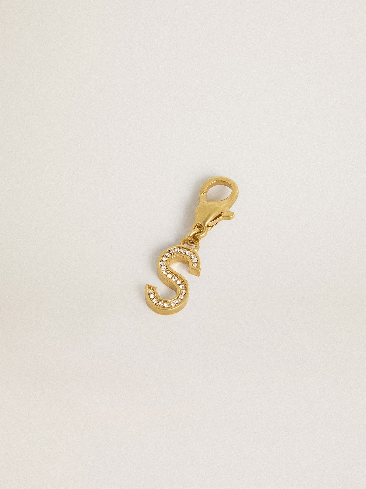Golden Goose - Charm aus goldfarbenem Messing in Form des Buchstabens S mit Glassteinchen in 