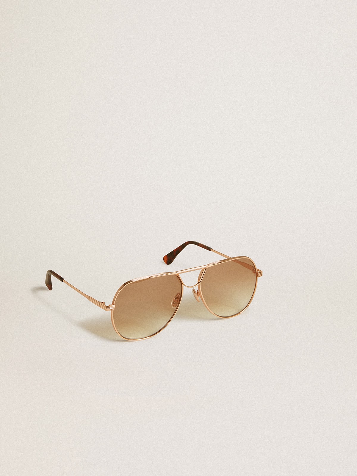 Golden Goose - Sonnenbrille mit roségoldfarbenem Pilotengestell und honigfarbenen Gläsern in 