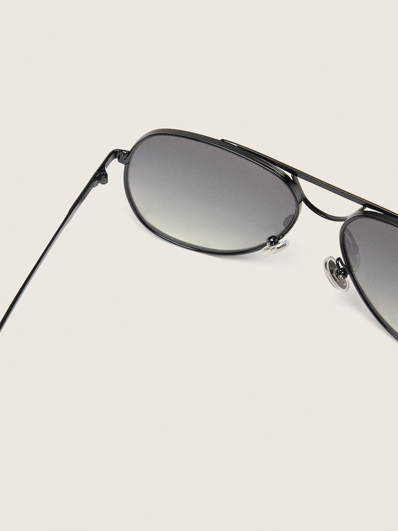 Golden Goose - Gafas de sol modelo aviador con montura color metal y lentes grises in 