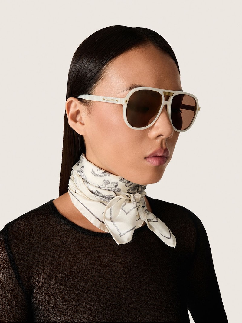 Golden Goose - Gafas de sol aviador Charlie con montura blanco perla y lentes doradas in 
