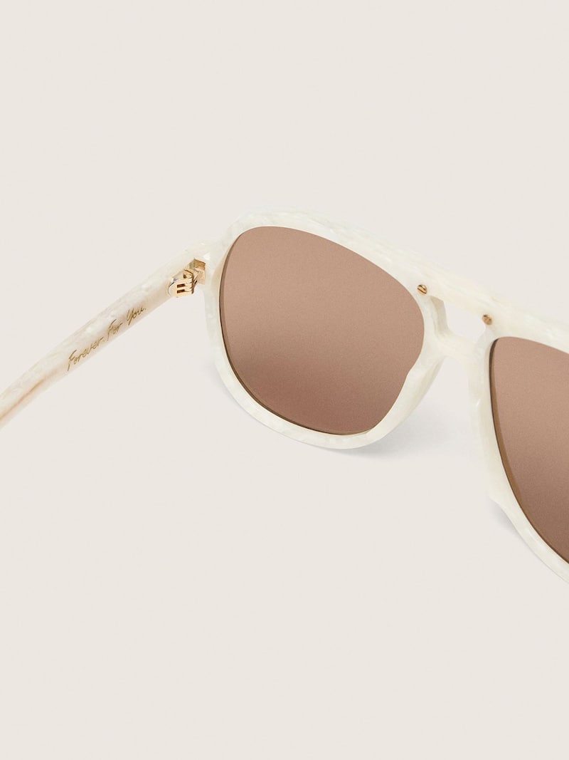Golden Goose - Gafas de sol aviador Charlie con montura blanco perla y lentes doradas in 