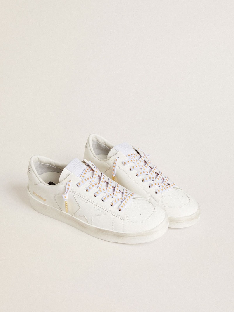 Golden Goose - Cordones de algod&oacute;n blanco con estrellas doradas en contraste. in 