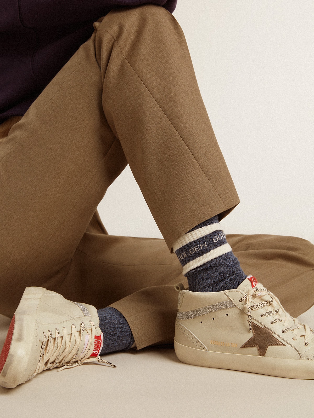 Golden Goose - Blue socks with contrasting white stripes and white logo in 