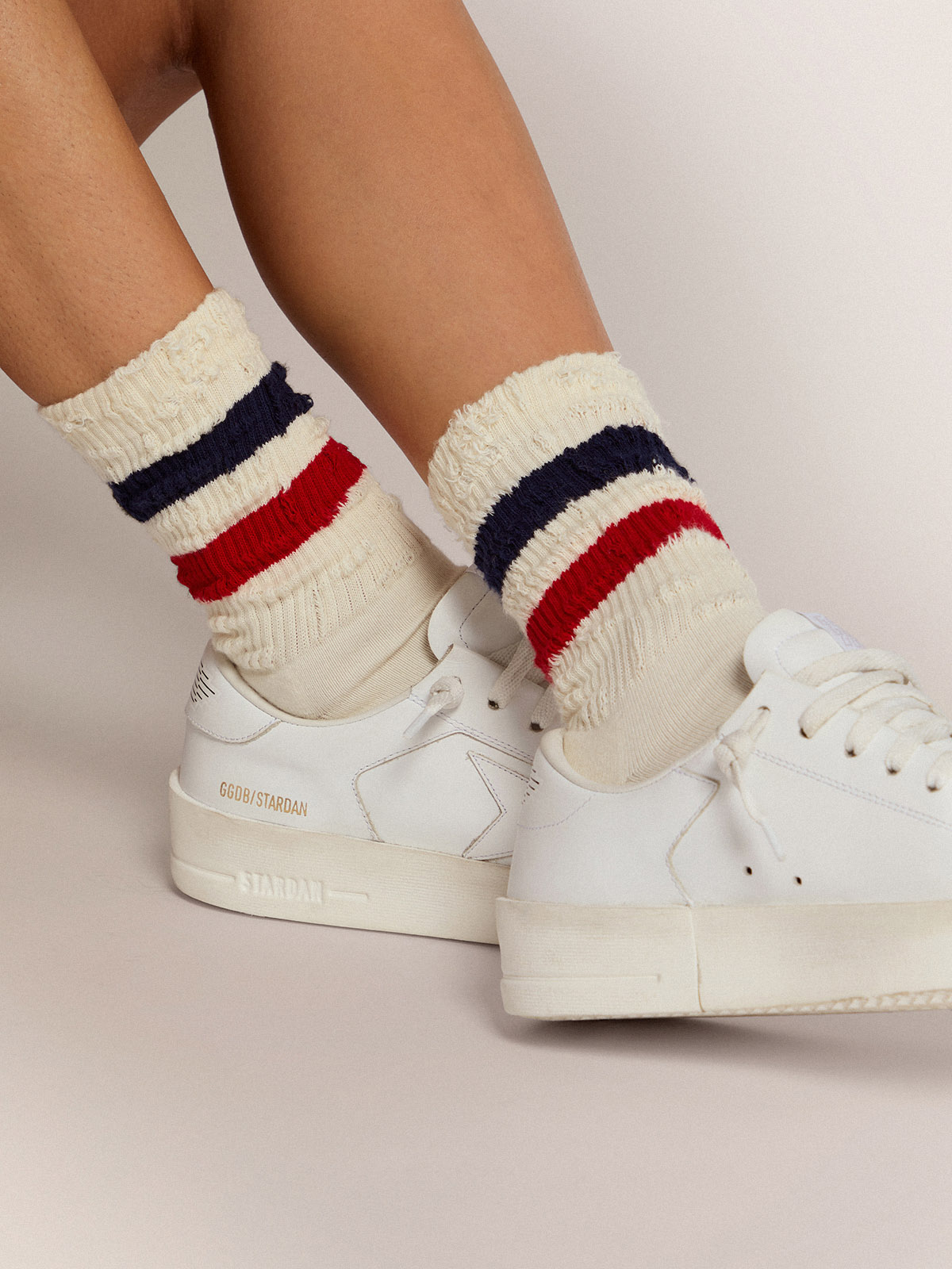 Golden Goose - Chaussettes blanches vintage avec détails usés et rayures bicolores in