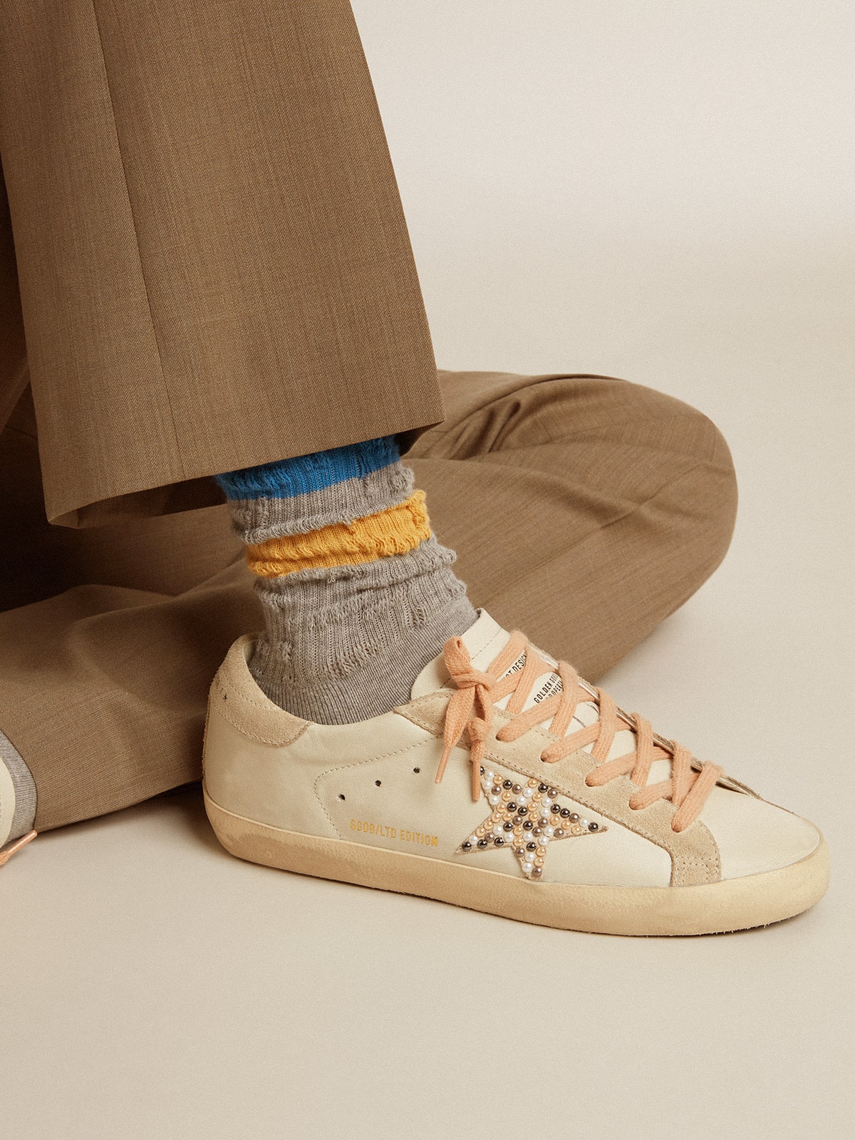 Golden Goose - Gray socks with distressed details and two-tone stripes in 