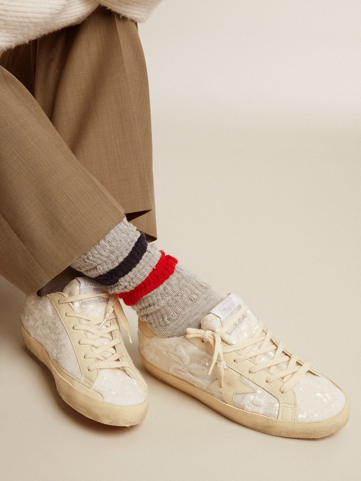 Golden Goose - Gray socks with contrasting red and blue stripes and red logo in 