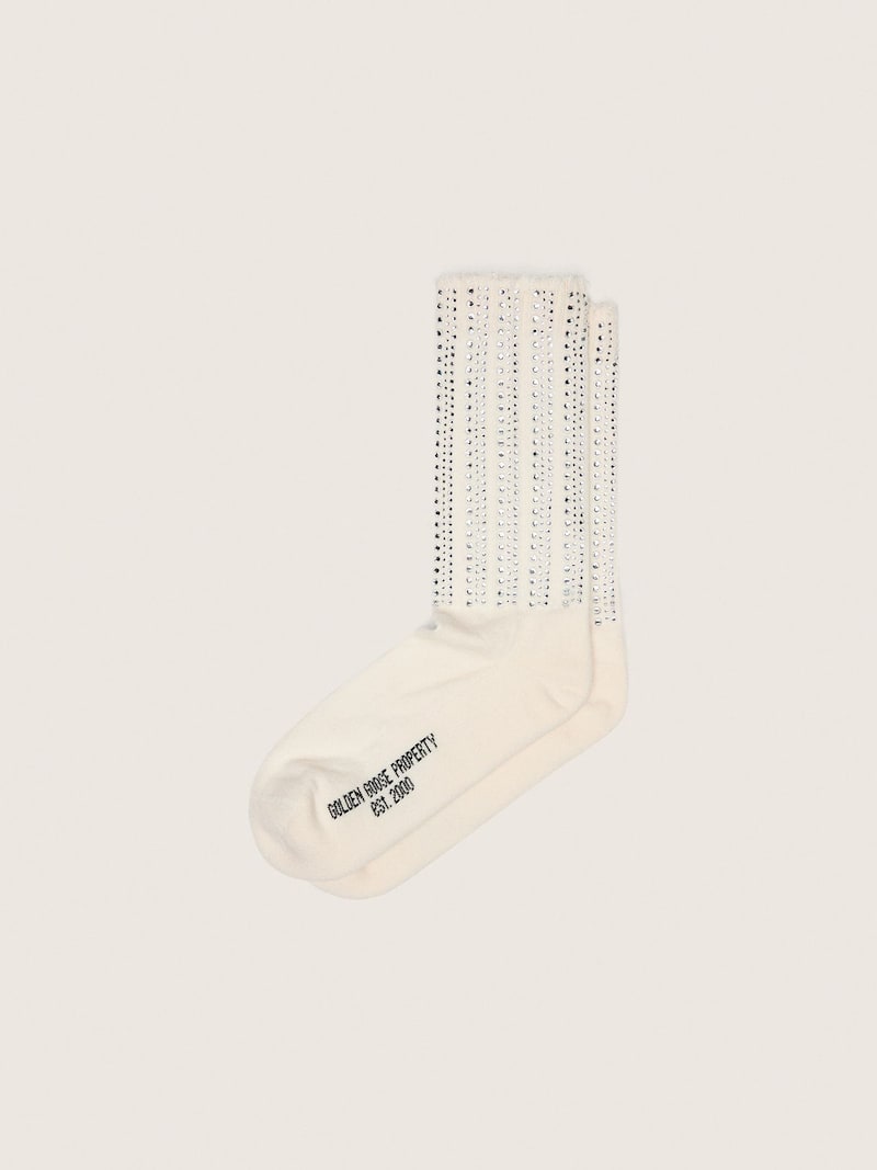 Calcetines color nata con detalles desgastados y strass aplicados