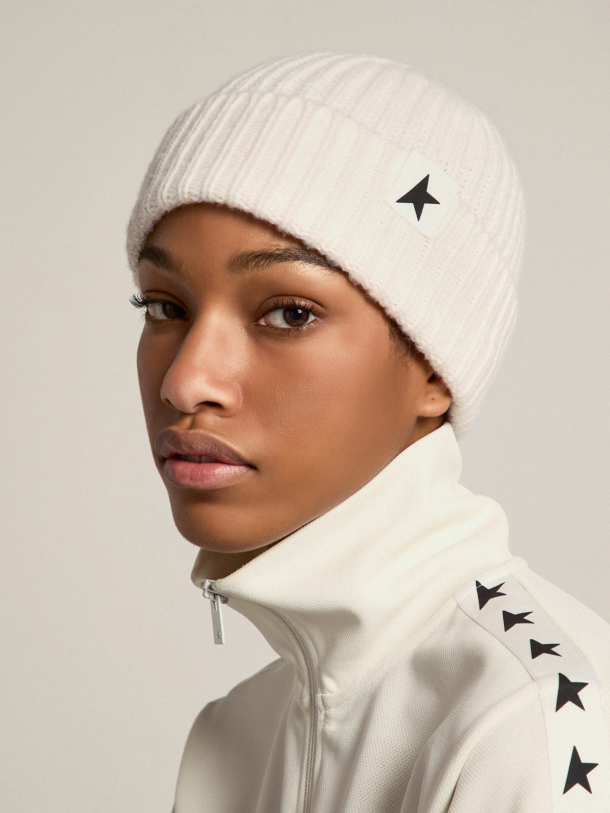 Golden Goose - White wool beanie with black star in 