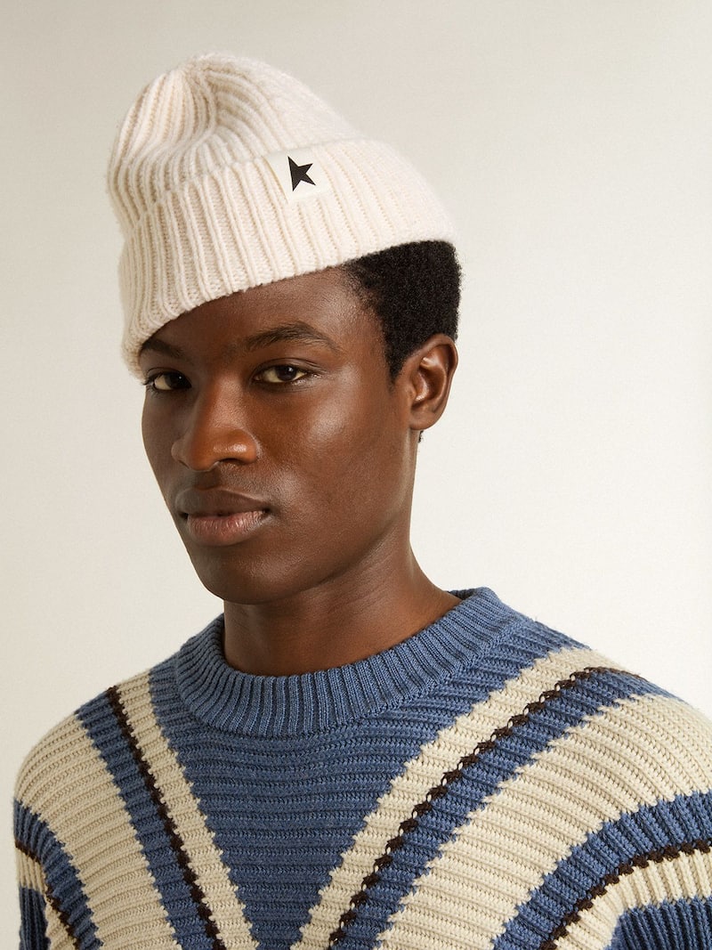 Golden Goose - Bonnet blanc en laine avec &eacute;toile noire in 