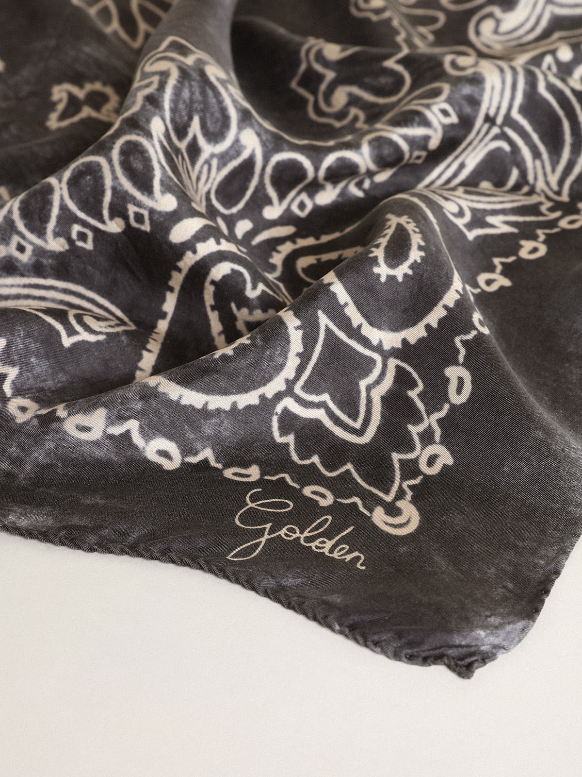 Golden Goose - Anthracite gray scarf with paisley print in 