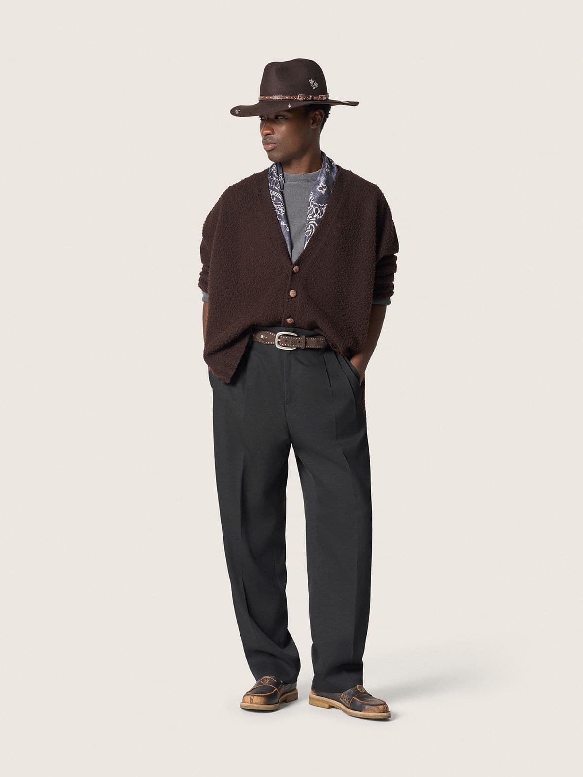 Anthracite gray scarf with paisley print