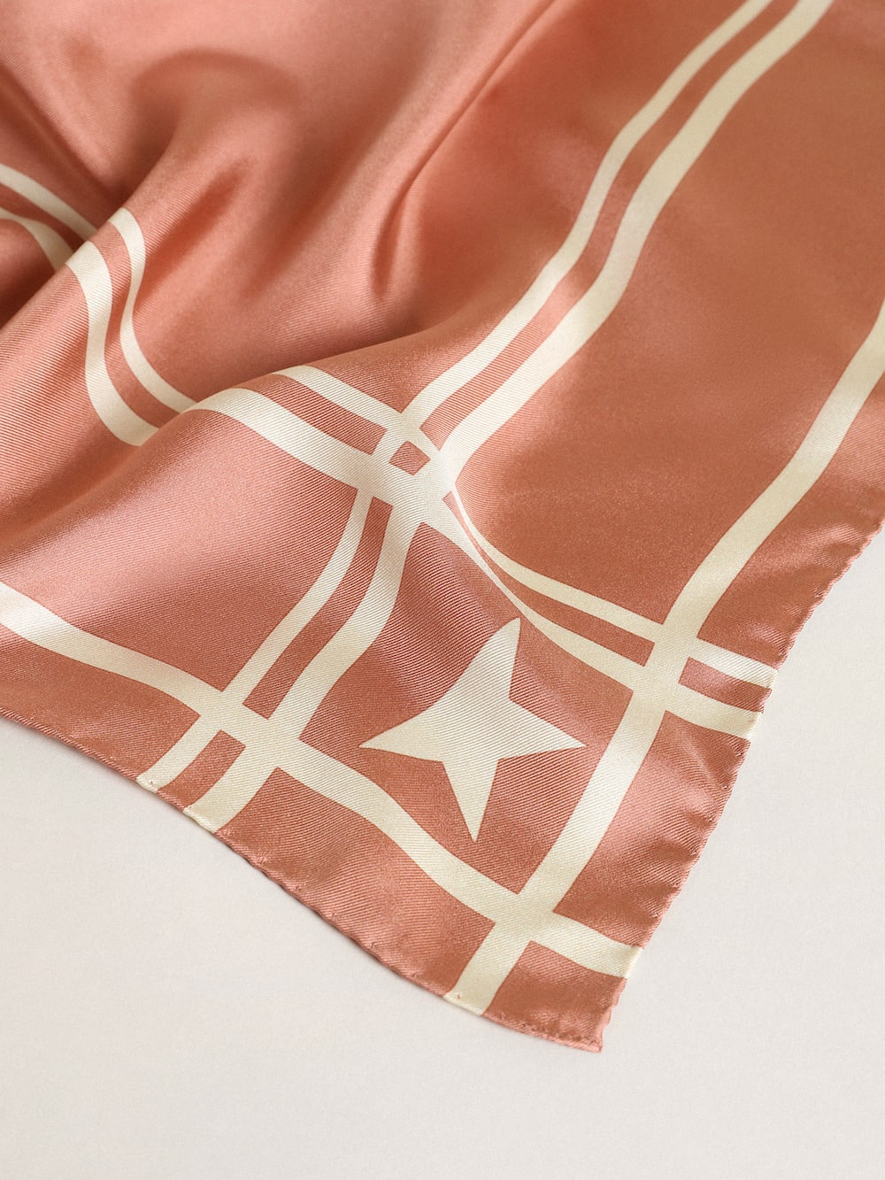 Golden Goose - Old-rose-colored Golden Collection scarf with contrasting white stars and stripes in 
