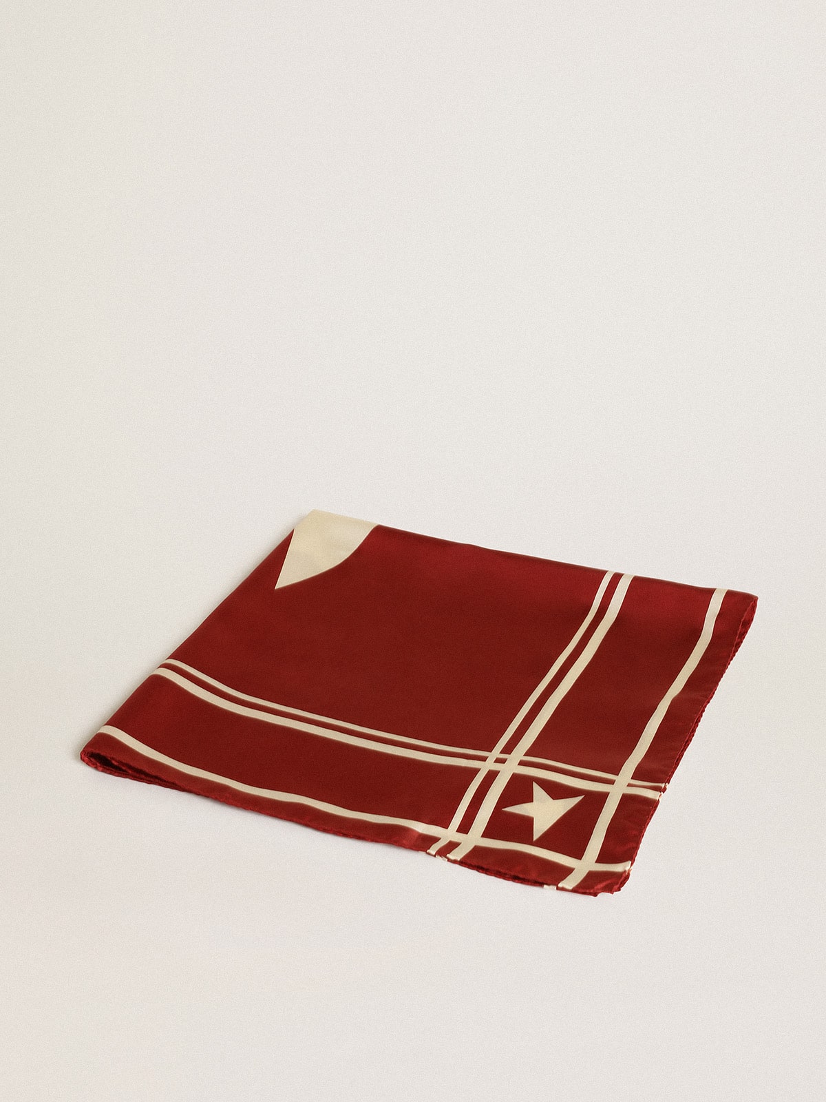 Golden Goose - Red scarf with contrasting white stars and stripes in 